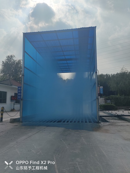 山西省煤礦專用龍門(mén)封閉式洗車機(jī)